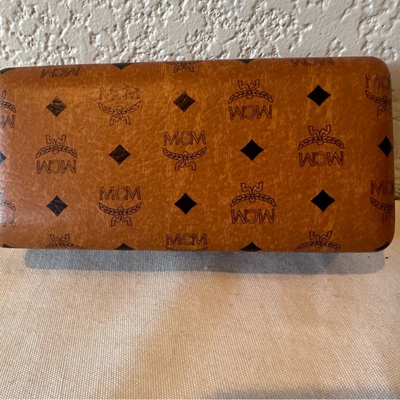 MCM Eyeglass Sunglass Hardshell Case - Picture 8 of 13